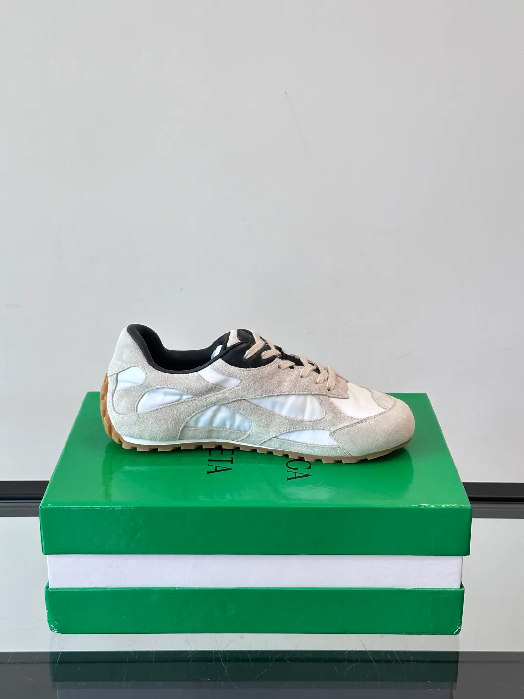 p600 "Bv" new orbit👫 casual sneakers for couples, the retro style of the millennium is so handsome, a super cool fashion item, the most important thing is that it feels incomparably comfortable on the feet, and the design style is also perfect. It will definitely be the one you wear most in daily life, original development, high quality presentation! Size: 35-45 (men’s size 38.45 customized)